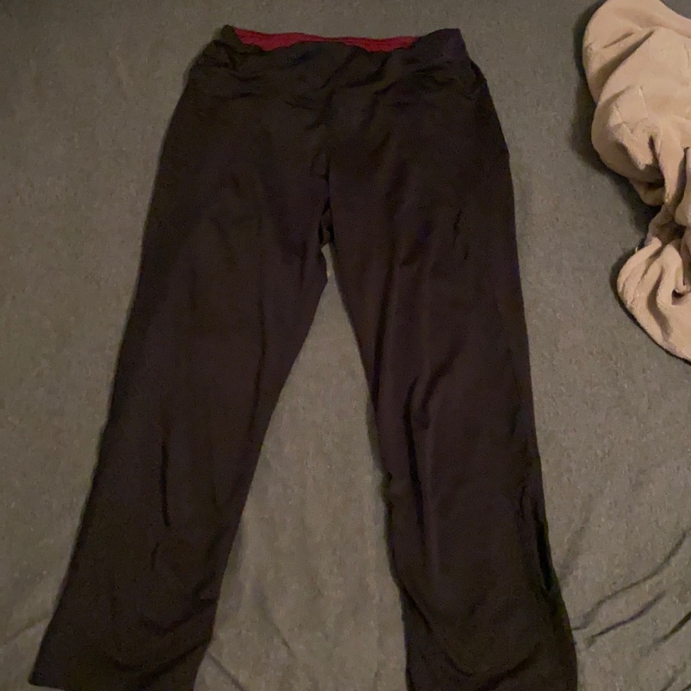 Black crop leggings